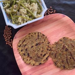 Brown chana jowar roti A picture of Brown chana jowar roti.
