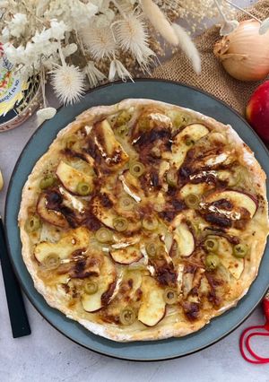 Une photo de Pizza Camembert/Pomme