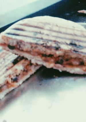 A picture of Stuff kulcha, sandwich.