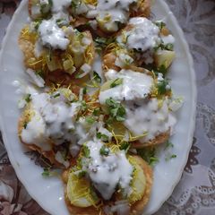 A picture of Sev alu papri chat.
