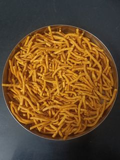 લસણિયા ગાંઠિયા (Lasaniya Ganthiya Recipe In Gujarati) રેસીપી મુખ્ય ફોટો