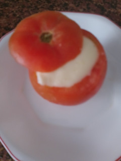 Una foto de Tomate relleno estilo fondue