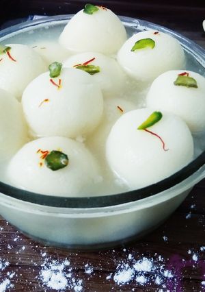 रसगुल्ला (Rasgulla recipe in hindi) रेसिपी मुख्य फोटो