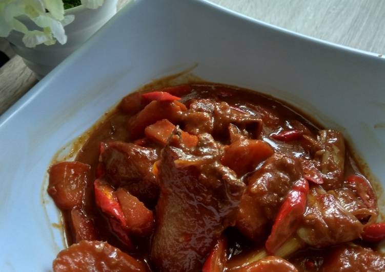 Cara Musim Dingin Makan di DimeSemur Ayam Wortel Saos Itali