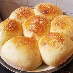 A picture of Dinner rolls.