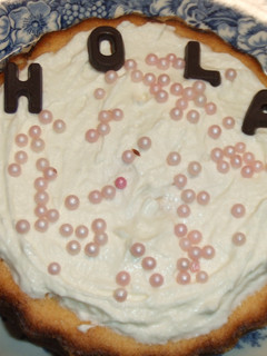 Una foto de Pastel almendrado de bienvenida con limón y lima