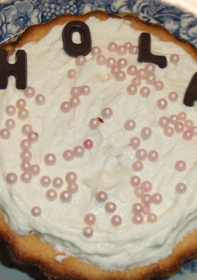 Una foto de Pastel almendrado de bienvenida con limón y lima