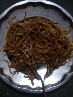 चाऊमिन (chowmein recipe in Hindi) रेसिपी मुख्य फोटो