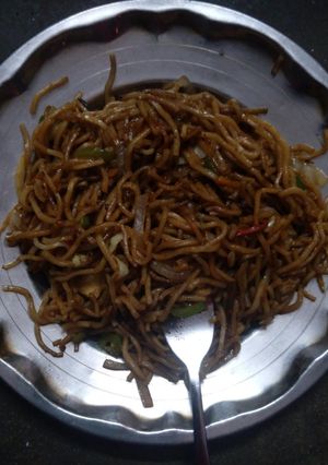 चाऊमिन (chowmein recipe in Hindi) रेसिपी मुख्य फोटो