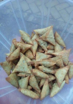 A picture of Beef samosas.