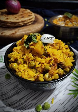 મસાલા ખીચડી (Masala Khichdi Recipe In Gujarati) રેસીપી મુખ્ય ફોટો