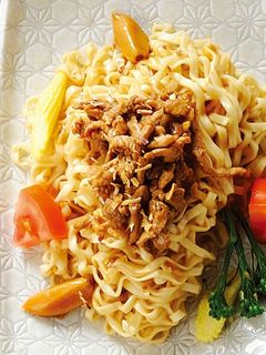 【家樂福廚房】酒香肉絲乾拌麵 的食譜成品照片