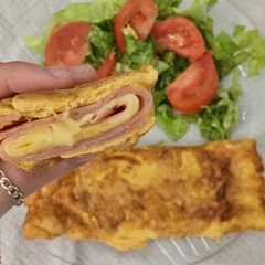 Una foto de OMELETTE DE JAMÓN Y QUESO 🥚🧀