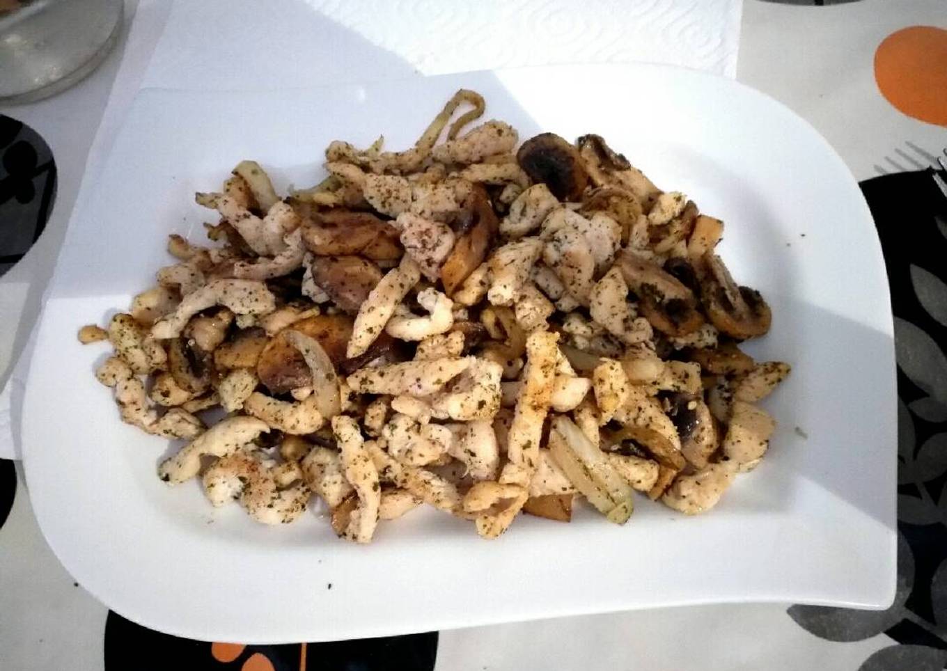 Pechugas con champiñones y cebollita