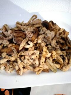 Una foto de Pechugas con champiñones y cebollita