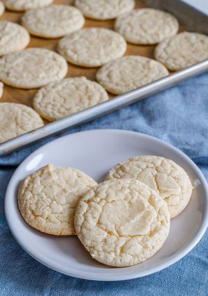 A picture of White Wedding Cookies.