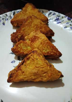 हलवाई जैसा ब्रेड पकौड़ा (halwai jaisa bread pakoda recipe in Hindi) रेसिपी मुख्य फोटो