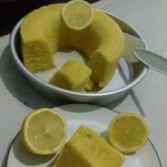 A picture of Lemon Cake dengan lemon glazing.