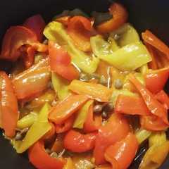 A picture of Peperoni con capperi.