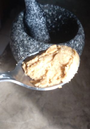 Una foto de Mantequilla/Pasta de Maní - sin licuadora EN MORTERO