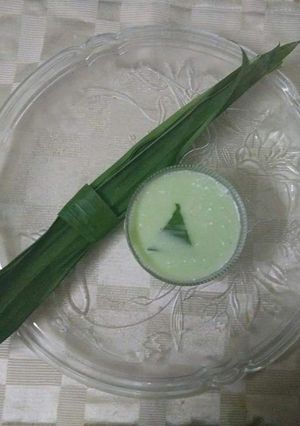 A picture of Pandan leaf soup.