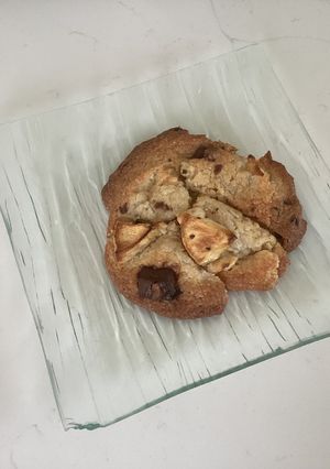 Une photo de Cookies 🍫🍎 sans oeufs ❌🥚 façon crumble
