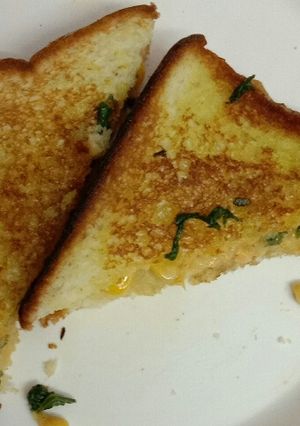 স্পিনাচ স‍্যান্ডুইচ (spinach sandwich recipe in Bengali) রেসিপির প্রধান ছবি