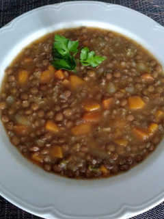 Una foto de Empedrado de lentejas y arroz con verduras