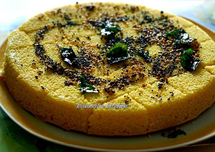 Yellow moongdal dhokla