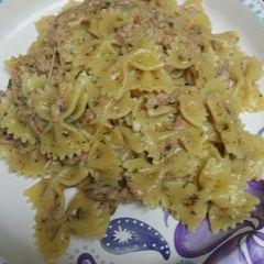 A picture of Tuna and Pasta.