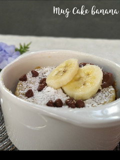 Una foto de Mug Cake banana split