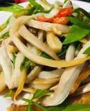 Gỏi nấm đùi gà lá cóc