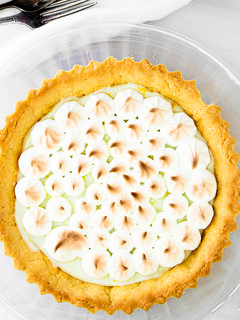 A picture of Lime and lemon tart.