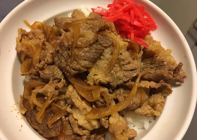 Gyudon (ข้าวหน้าเนื้อ)