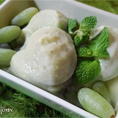 A picture of Grapes sorbet.