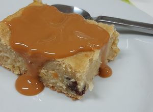 Una foto de Pastel de choclo dulce con crema de manjar