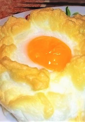 Фото Воздушная яичница "Облачко" - необычный, вкусный завтрак.