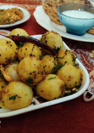 A picture of Semolina balls.