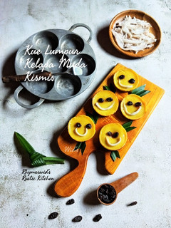 Foto resep Smiley Kue Lumpur Kelapa Muda Kismis