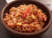 Una foto de arroz chaufa con cerdo