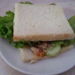 A picture of Lunch w/ Sandwich.