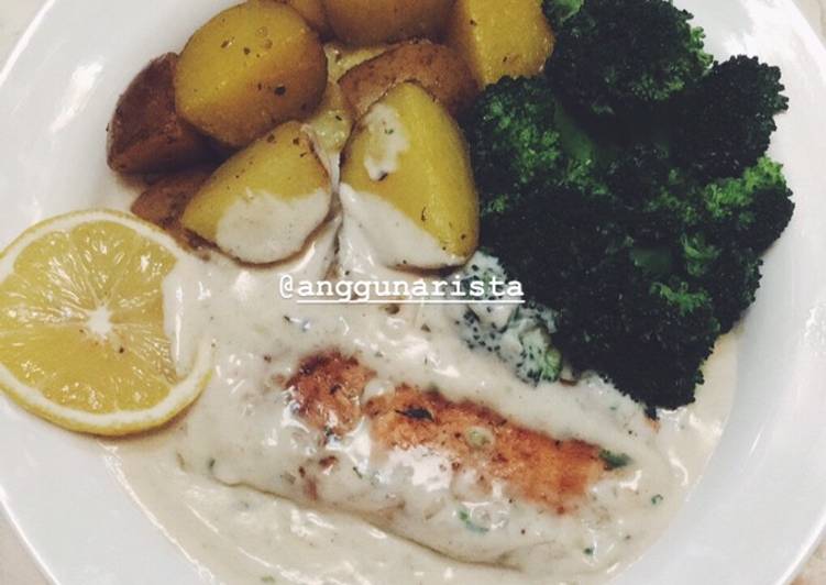 Resep Pan seared salmon with creamy white sauce~ yang simpel