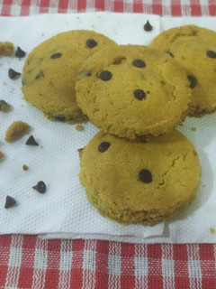 A picture of Eggless Chocolate stuffed Cookies.