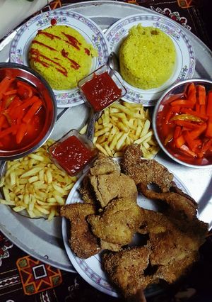 صورة لوصفة فراخ مقرمشة 🍗🍟 وأرز أصفر مصري 🍚