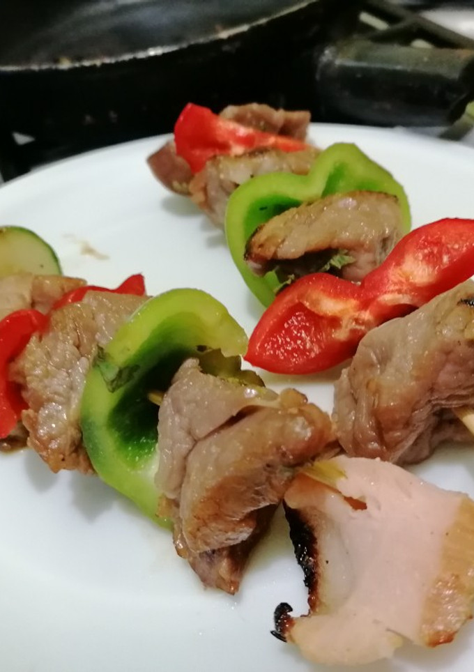 Una foto de Brochetas de res