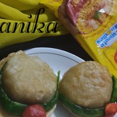 A picture of Hat shaped samosa.