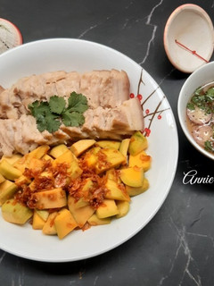 Hình của món Thịt luộc kèm xoài trộn con ruốc.