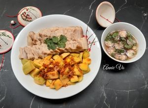 Hình của món Thịt luộc kèm xoài trộn con ruốc.