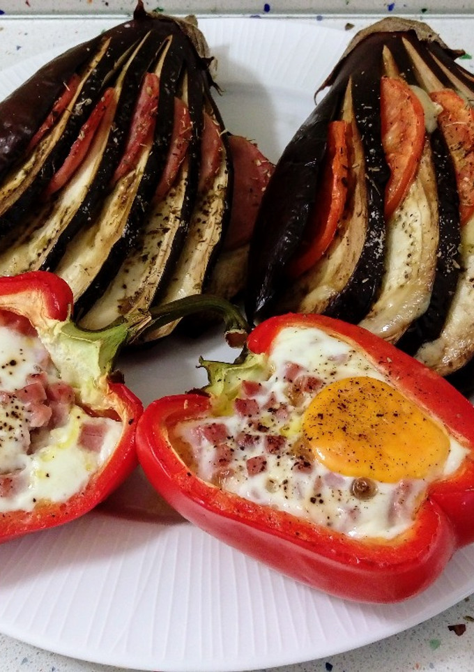 Una foto de Berenjenas y pimientos rellenos al horno