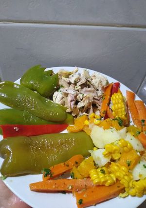 Una foto de Salpicón de pollo y verduras